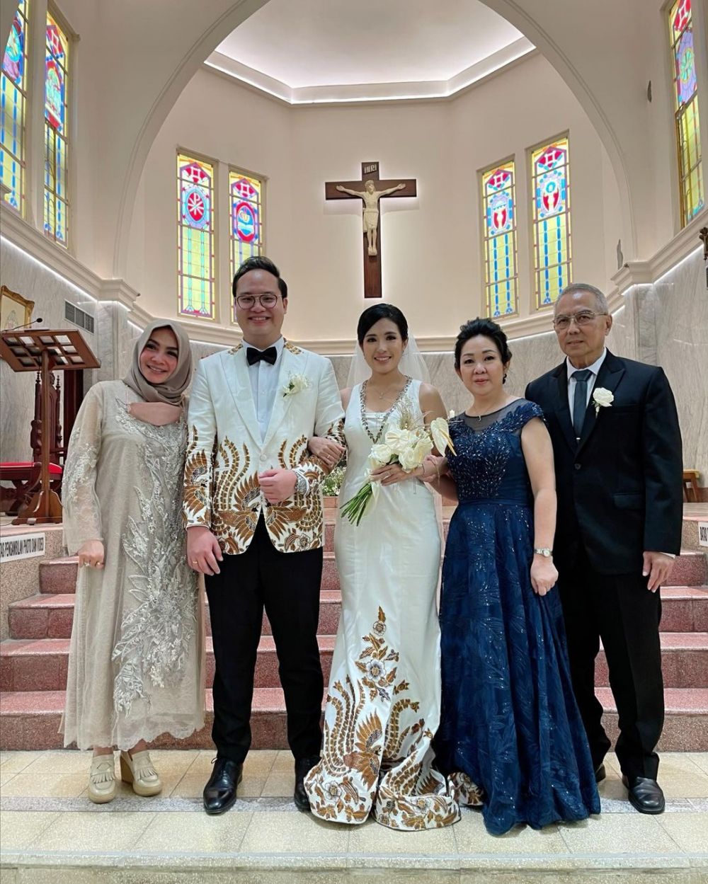 Unggah momen di gereja, ibu Nagita Slavina dipuji karena toleransinya