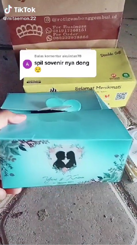 Penampakan suvenir pernikahan Yeni Inka, tampak sederhana