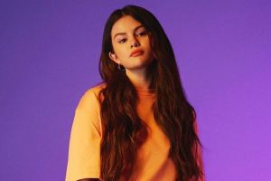 9 Step daily makeup ala Selena Gomez, simpel dan tetap flawless