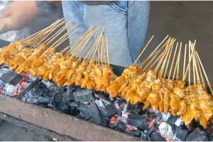 Cara bakar sate ayam agar dagingnya tidak mengerut dan gosong