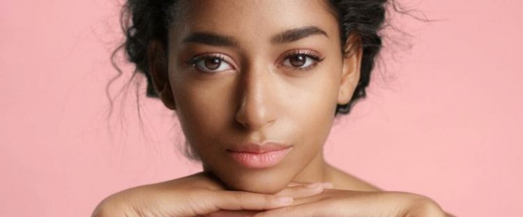 7 Tips makeup untuk kulit sawo matang, pilih blush on warna peach