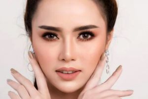 7 Tips pakai foundation agar tampak natural, gunakan teknik stippling