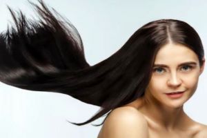 8 Tips merawat rambut panjang agar tak mudah rontok, rutin trimming