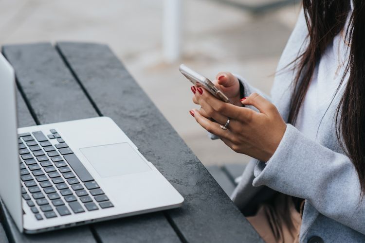 9 Rekomendasi aplikasi pelacak nomor tak dikenal, praktis