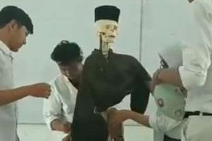 15 Momen kocak siswa saat praktikum di sekolah ini ada-ada aja