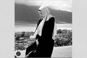 Gemar berbagi Jumat Berkah, 9 potret terbaru aktris 90-an Tia Ivanka