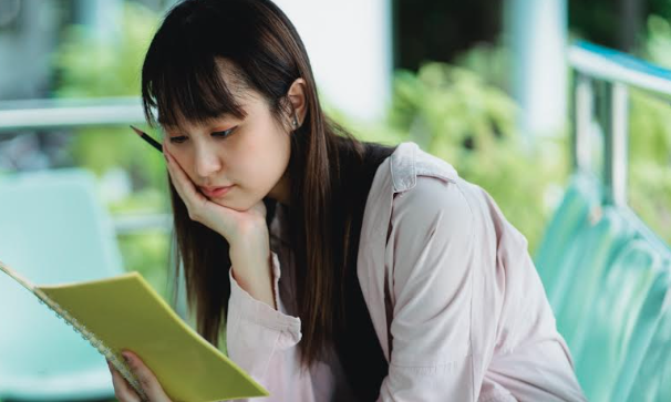 25 Contoh kalimat inversi bahasa Indonesia beserta penjelasannya