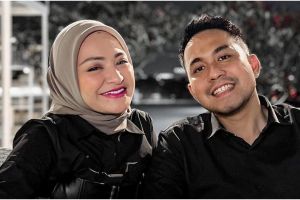 Cerai dari suami, 7 seleb ini kembali ke mantan pacar