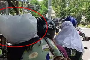 13 Kelakuan absurd orang gunakan kantong plastik ini nyeleneh abis