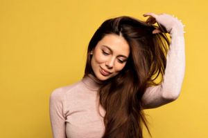 7 Tips menggunakan heat protectant agar rambut sehat, pakai vitamin