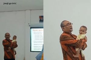 Momen dosen ngajar sambil gendong bayi, alasannya bikin terharu