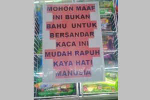13 Potret tulisan peringatan di minimarket ini bikin garuk kepala