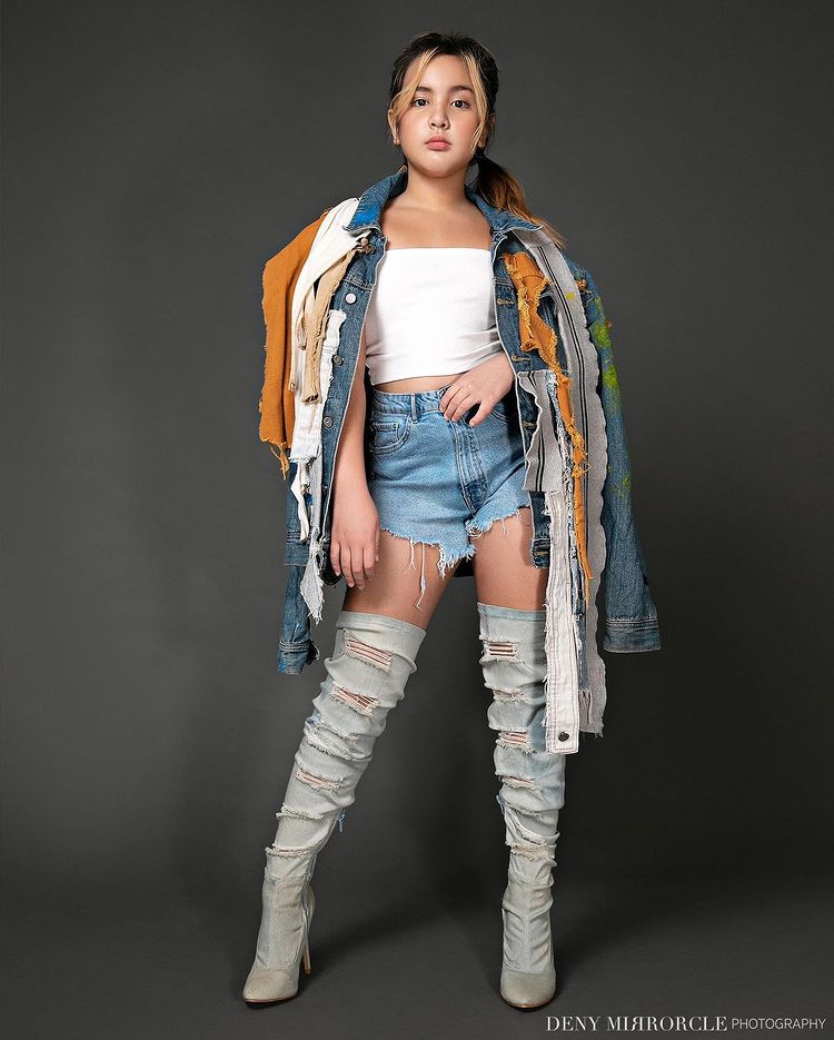 9 Potret Mikhayla anak Nia Ramadhani beranjak ABG, dagunya tuai atensi