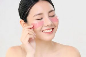 11 Rekomendasi eye gel harga di bawah Rp 200 ribu, bikin mata lembap