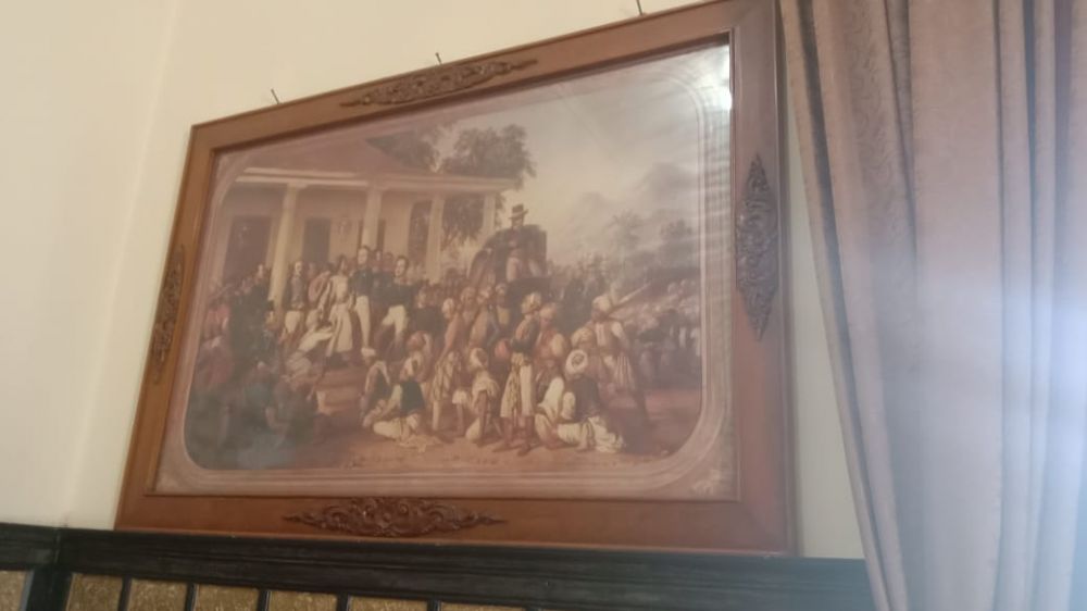 Kursi jati saksi amarah Pangeran Diponegoro atas penyergapan Belanda