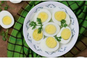 Trik membelah telur rebus tanpa pisau, hasilnya rapi dan mulus