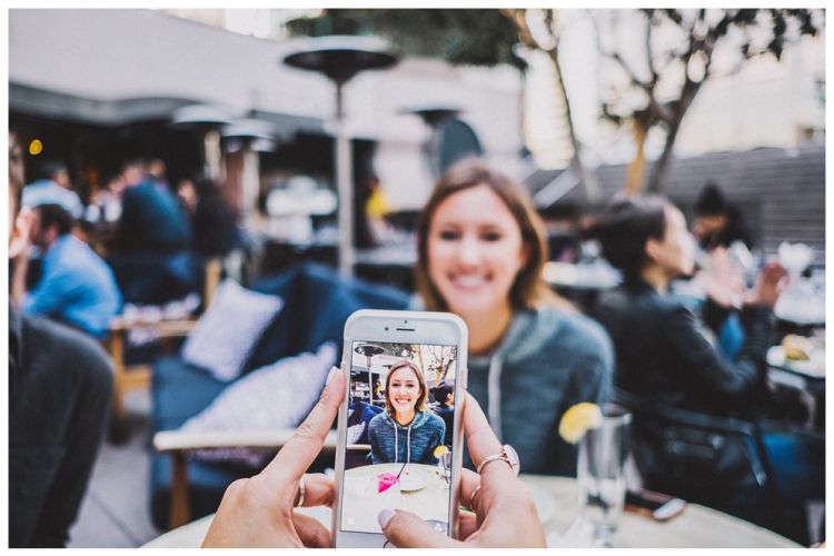 Ramai iPhone nggak bisa Snapgram kamera depan belakang, dikira HP HDC