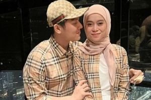 Rizky Billar ikut foto bareng geng arisan Lesty, posenya tuai kritik