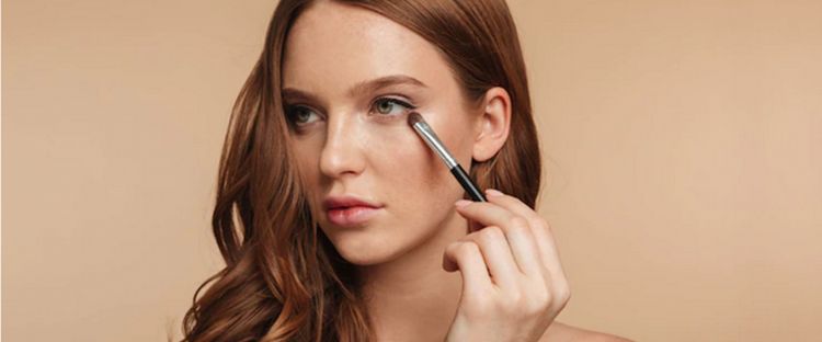 7 Manfaat memakai primer saat merias wajah, bikin makeup tahan lama