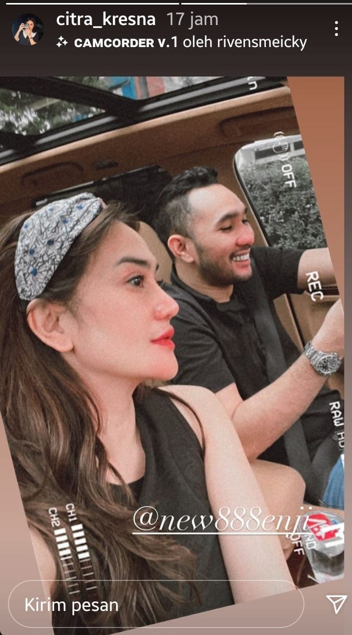 Usai 7 bulan cerai, Enji eks Ayu Ting Ting mesra dengan gandengan baru