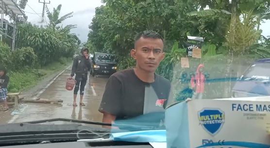 Bawa logistik korban gempa Cianjur, relawan ini dicegat warga
