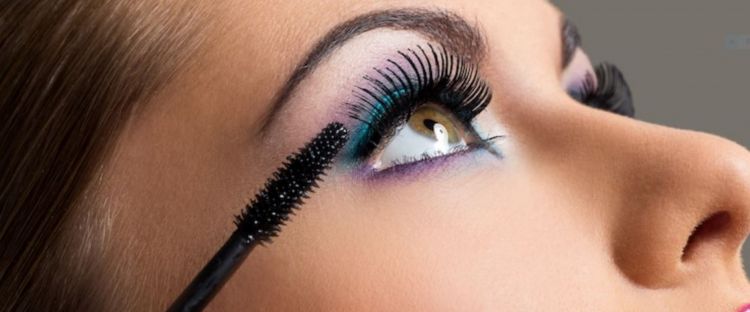11 Produk maskara warna di bawah Rp 250 ribu, riasan jadi lebih unik