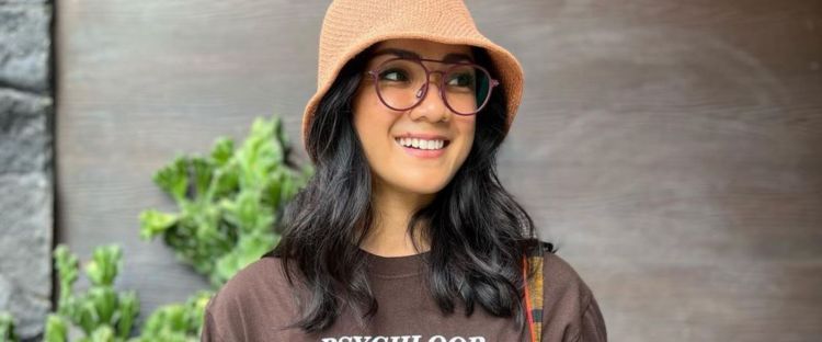 7 Rahasia rambut super lembut Nirina Zubir, rutin pakai hair mask