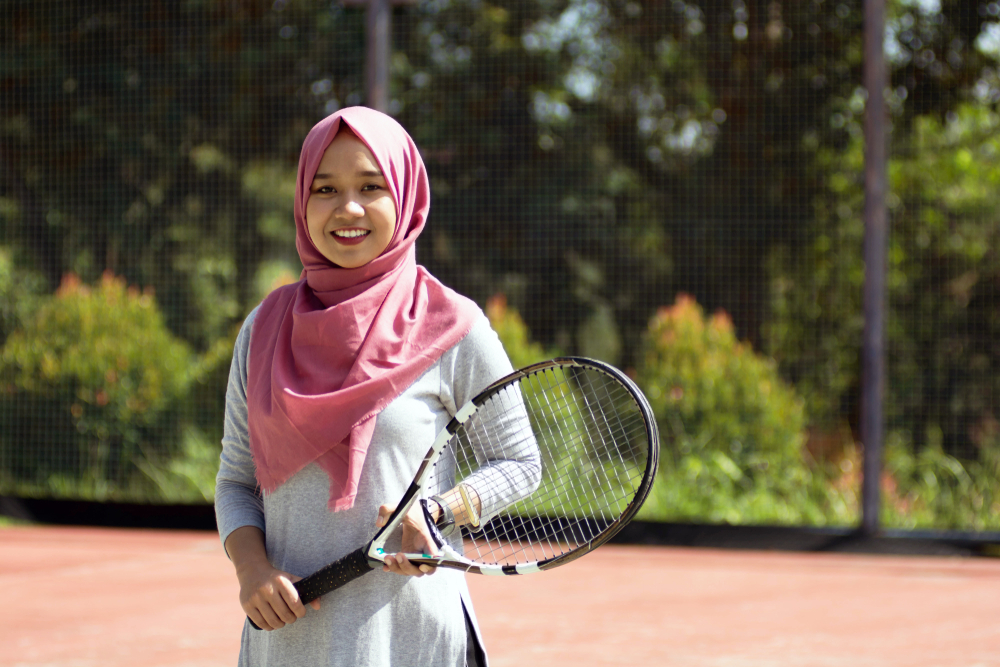5 Ide outfit wanita untuk olahraga tenis, simpel bisa jadi inspir
