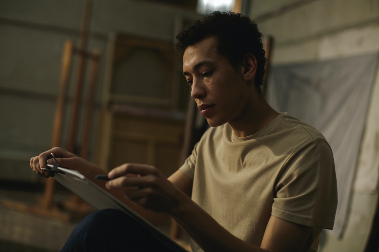 35 Contoh kalimat adverbia beserta penjelasan bentuk dan jenisnya