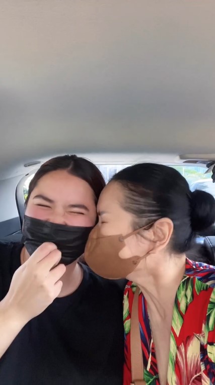 Sambut kepulangan Stephanie Poetri, Titi DJ nangis sampai mata bengkak