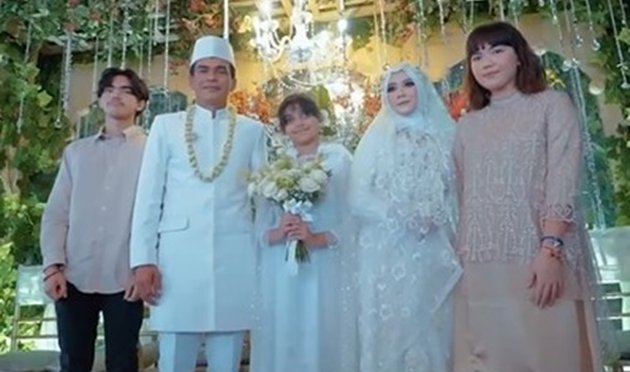 Anak Teddy Syach mengaku sempat kaget ayahnya menikah lagi