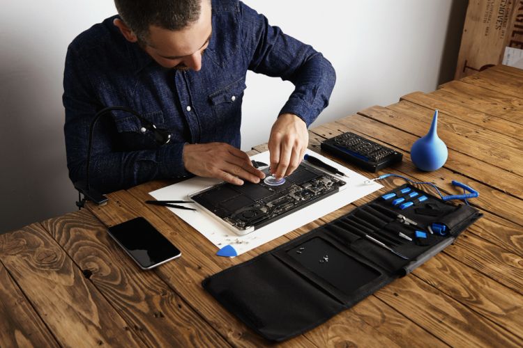 Cara cek kesehatan baterai laptop dengan mudah, cegah kerusakan dini