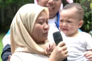 Seperti anak sendiri, intip 9 potret Sus Rini saat momong Rayyanza
