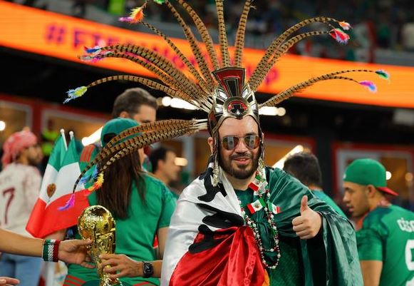 11 Potret kostum unik fans Piala Dunia 2022, totalitas dukung negara