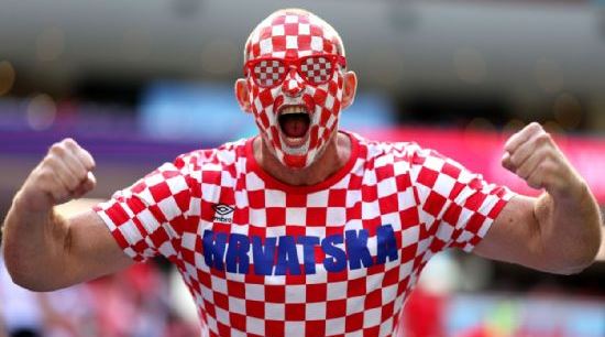 11 Potret kostum unik fans Piala Dunia 2022, totalitas dukung negara