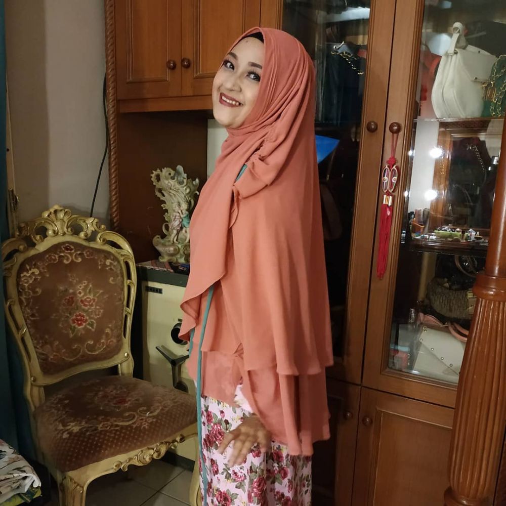 Usia 59 masih awet muda, 11 potret Itje Trisnawati pedangdut era 90-an