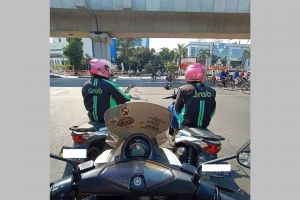 11 Momen kocak ketemu 'kembaran' pas naik kendaraan ini bikin cekikikan