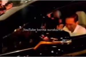 Jokowi terjebak kemacetan di Solo, sikap santai sapa warga tuai pujian