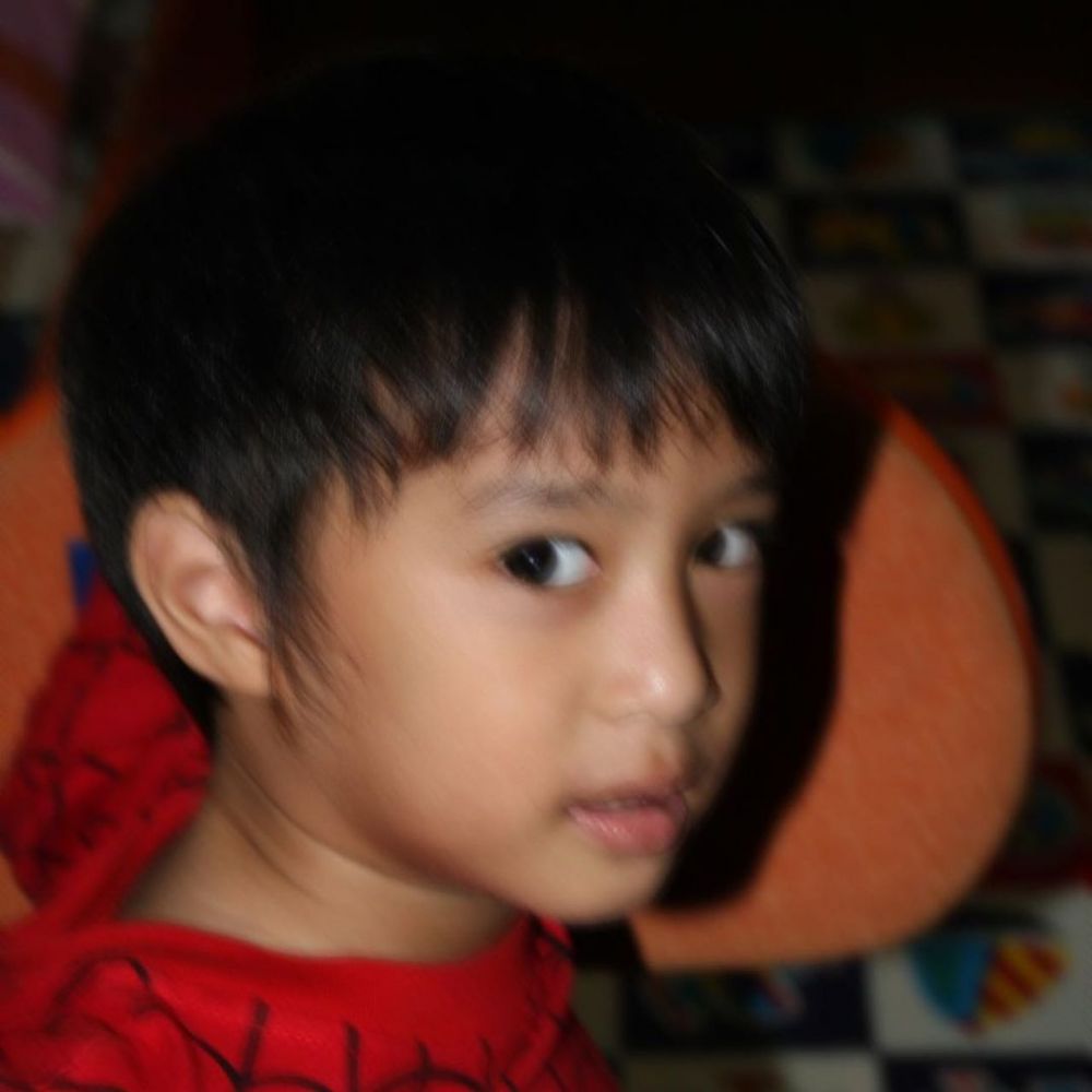 Gaya rambut kian nyentrik, intip 11 transformasi Devano Danendra anak Iis Dahlia