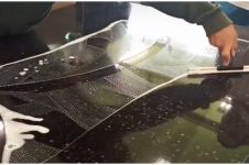 Teknik membersihkan meja makan berbahan marmer ala pegawai restoran, auto mengkilap