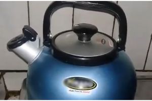 Teko siul tak berbunyi saat air mendidih? Ini lho trik mudah mengatasinya