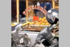 11 Potret tulisan lucu jualan ayam goreng ini bikin garuk kepala