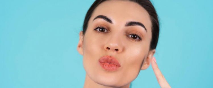 Teknik Precision Lip Liner Untuk Bibir Lebih Kemas