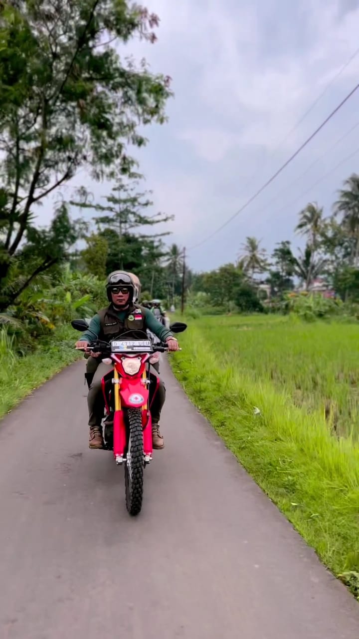 Kunjungi korban gempa Cianjur, 11 momen Ridwan Kamil rayakan ultah pernikahan ke-26 di pengungsian