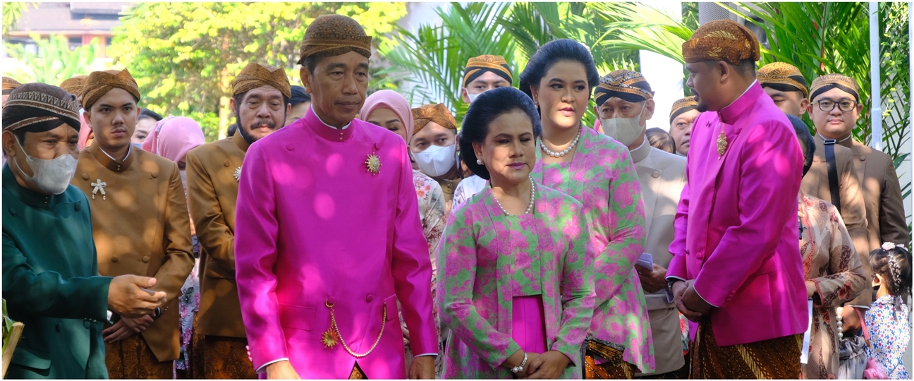 Momen Jokowi pasang bleketepe jelang siraman, beskap pink fuchsia curi perhatian