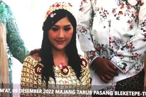 Siraman berjalan khidmat, ini momen GKR Hemas siramkan air dari tujuh sumber pada Erina Gudono