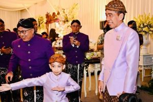 11 Aksi lucu Jan Ethes di rangkaian pernikahan Kaesang-Erina, kecil-kecil jago gaya dan jadi 'jubir'