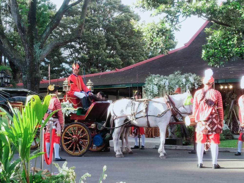 Cerita sosok kusir kereta kencana akad nikah Kaesang-Erina, dapat rezeki berkat sudah vaksin
