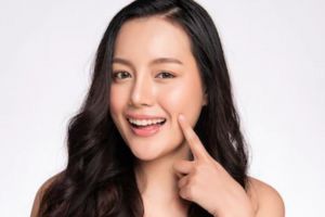 7 Tips makeup bagi pemilik kulit sensitif, riasan flawless tanpa iritasi