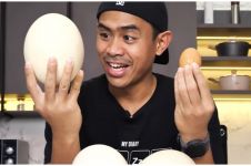 Aksi Tanboy Kun makan telur sebesar kepala manusia ini bikin heran